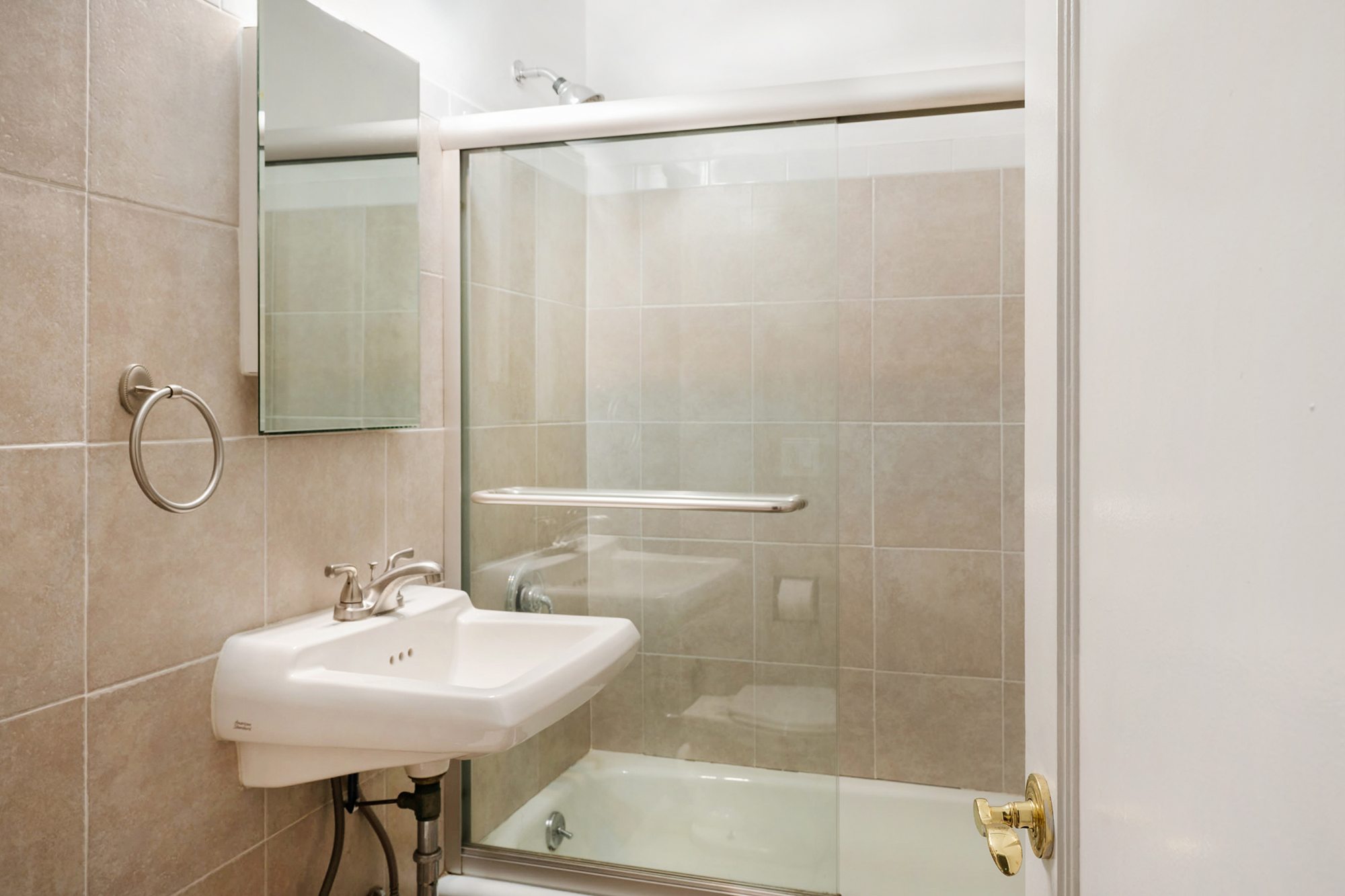 Short photo description should go right here