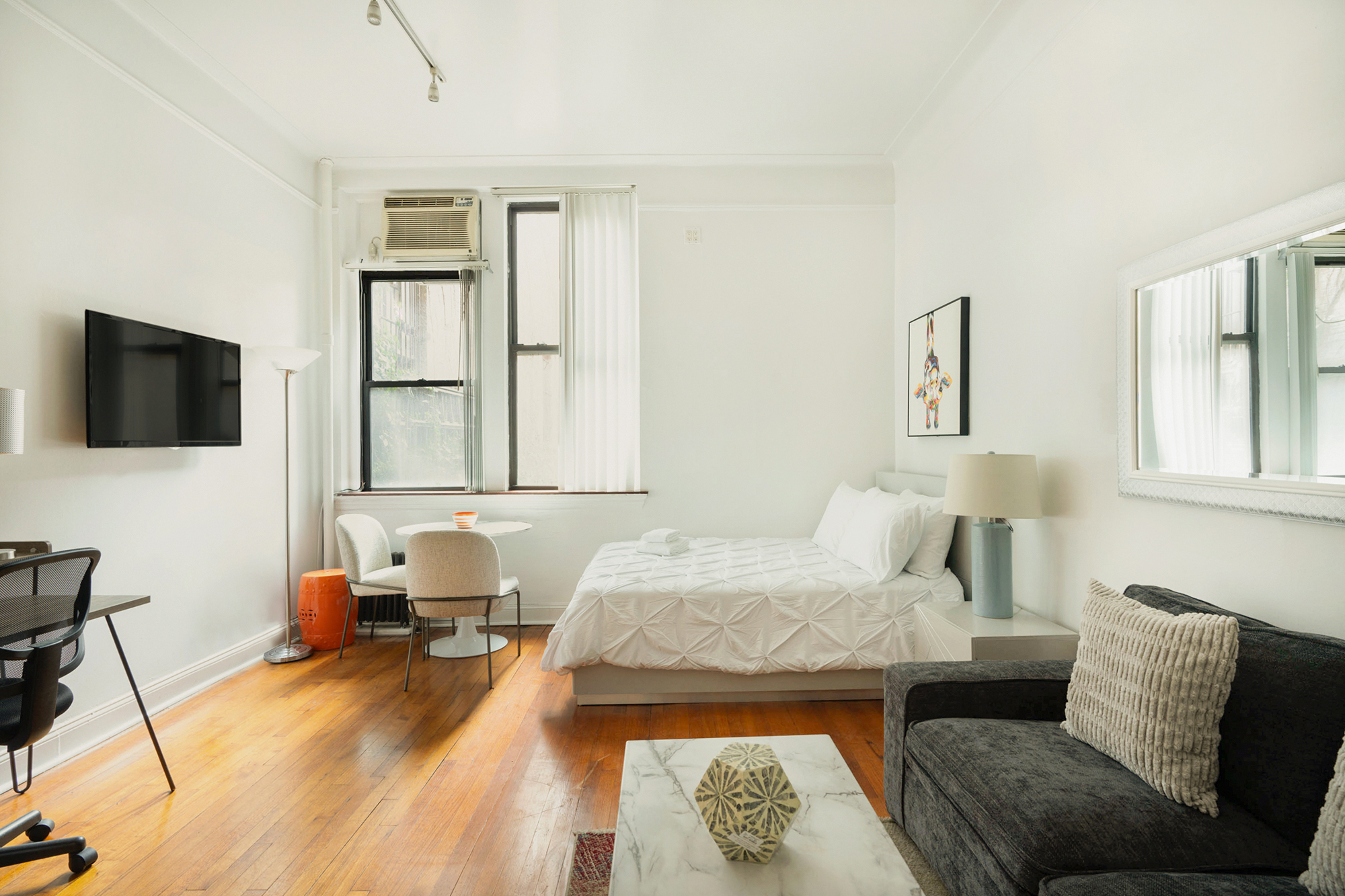 Short photo description should go right here