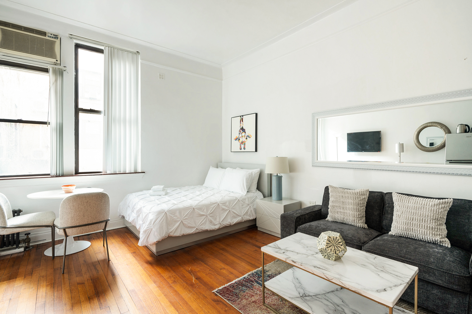 Short photo description should go right here