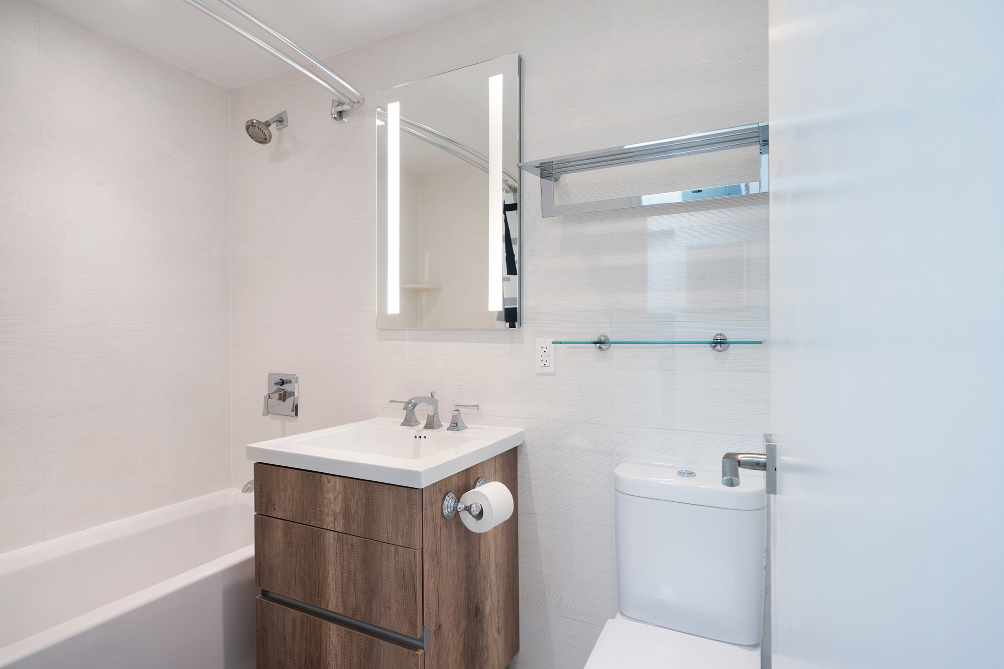 Short photo description should go right here