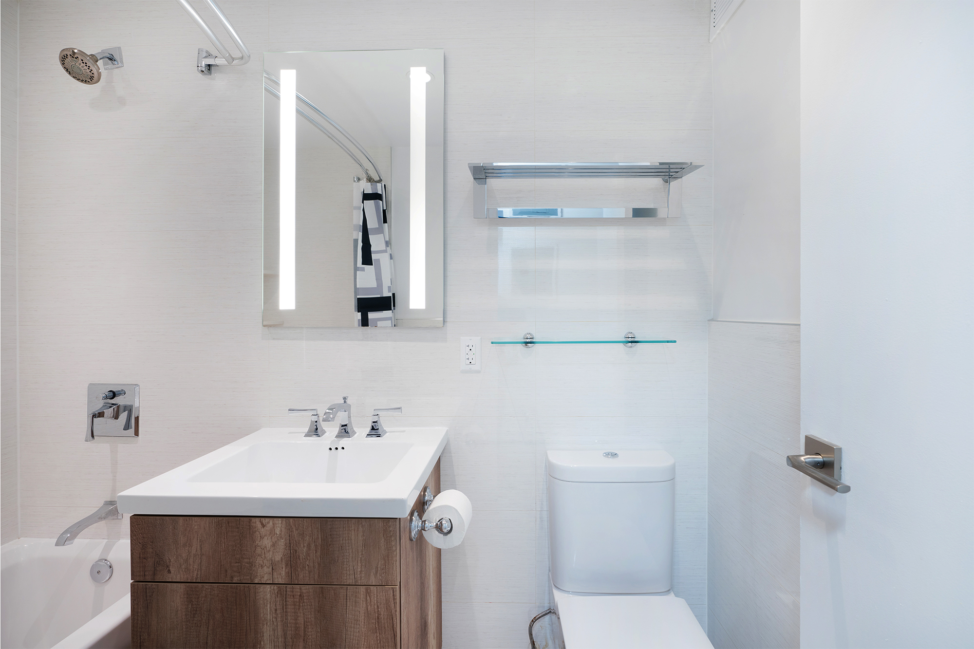 Short photo description should go right here