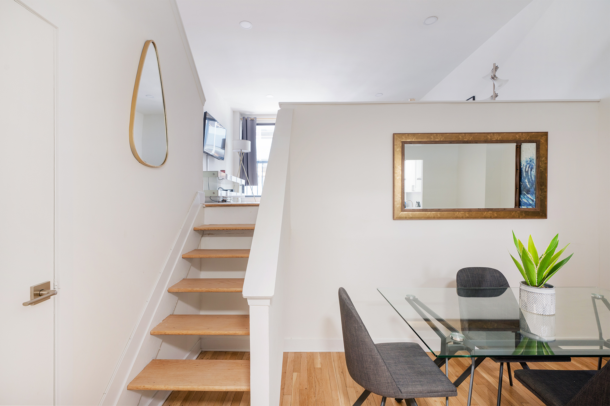 Short photo description should go right here