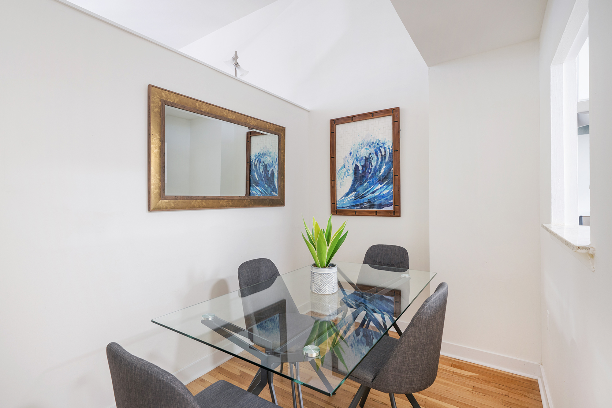 Short photo description should go right here