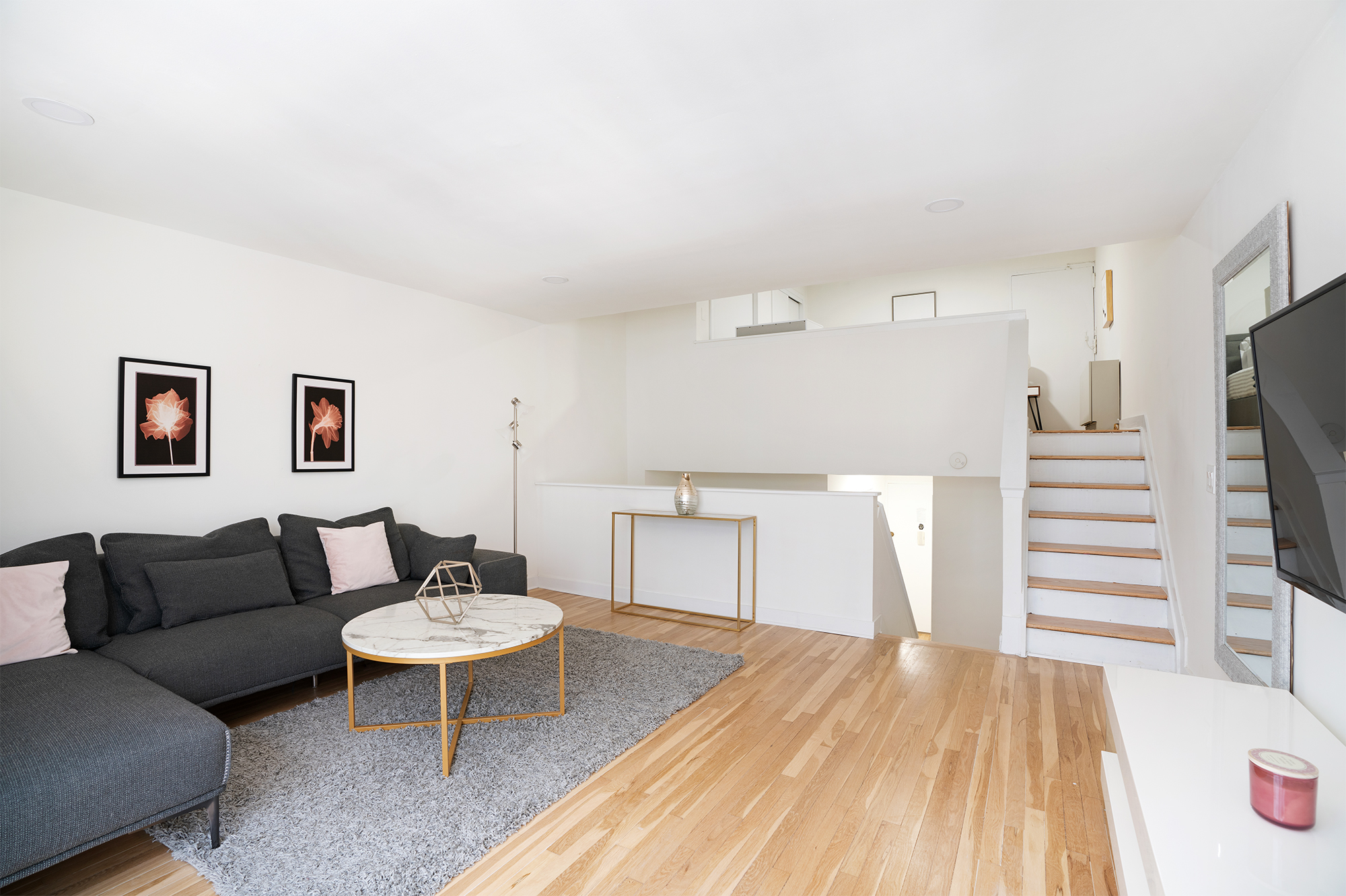 Short photo description should go right here